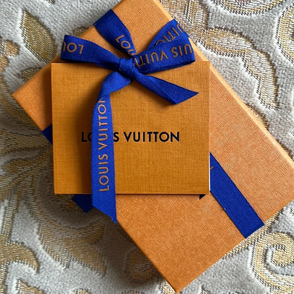 Louis Vuitton new with tag bag charm /key chain limited addition - Picture 3 of 10